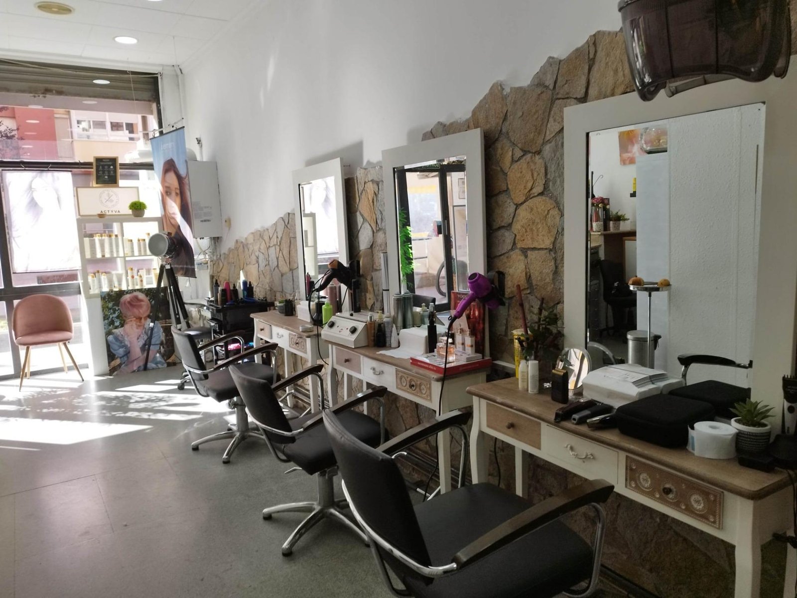Peluquería y Centro de Estética – Listo para Funcionar